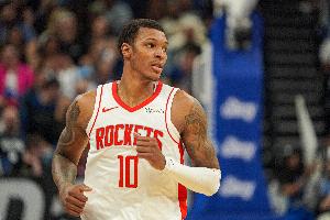 kaiyunapp-半场已两双在手！贾巴里-史密斯半场10中4砍10分13板&amp;抢3前场板