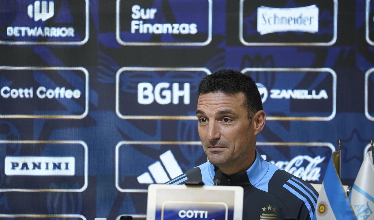 kaiyunapp-斯卡洛尼：大马丁在维拉能踢上比赛；马斯坦托诺有可能首发