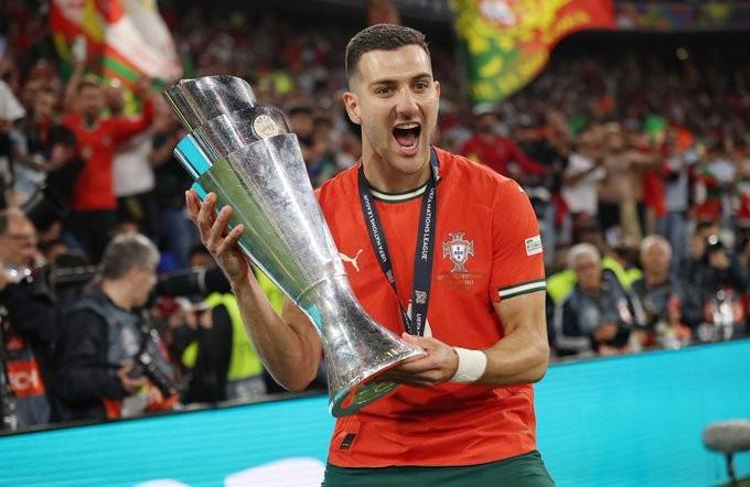 开云棋牌官网下载地址-葡萄牙队官方：达洛特因肌肉不适退出大名单，补召塔瓦雷斯